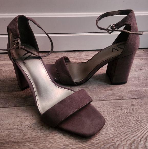 Worthington Women's Heels in Grey Brown Suede - Picture 7 of 10